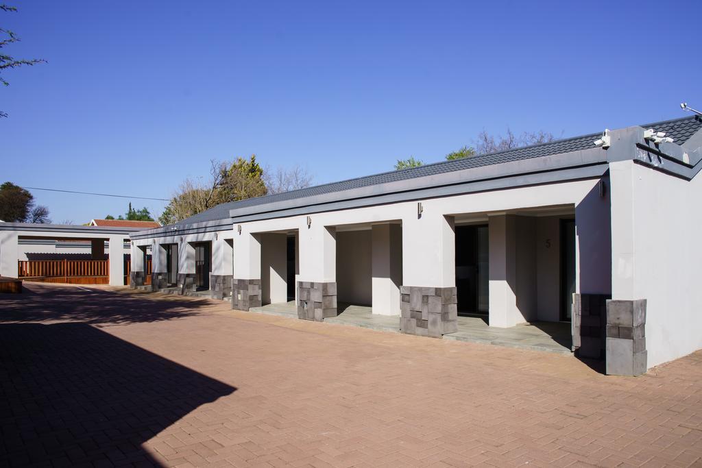 Villa Gracia Guesthouse Klerksdorp Exteriör bild